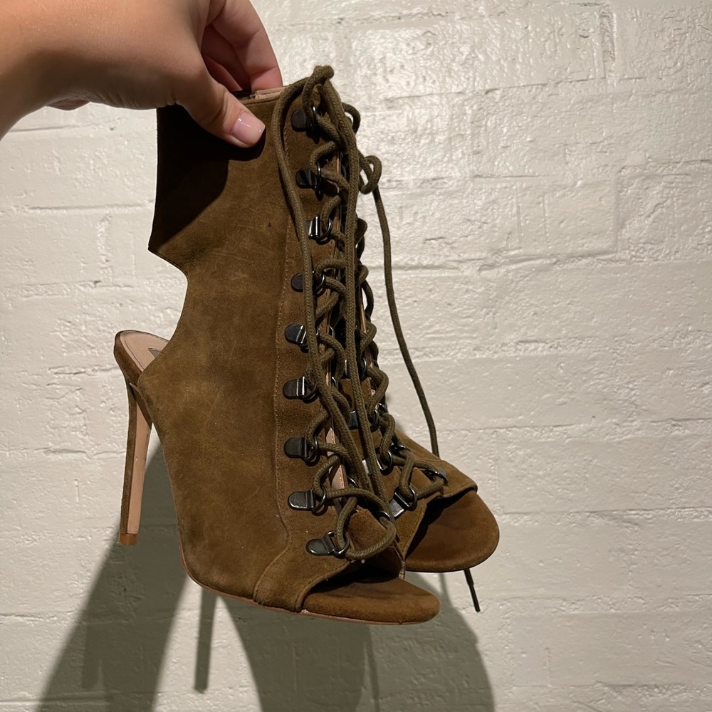 Steve Madden Suede lace up Heels